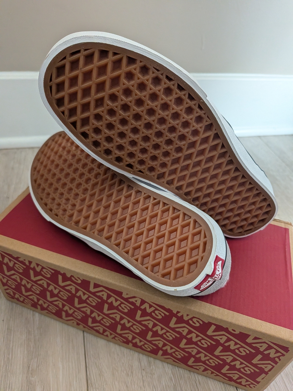 Vans Slip-On Sherpa-Lined Suede Sneakers - Gray - Picture 4 of 4